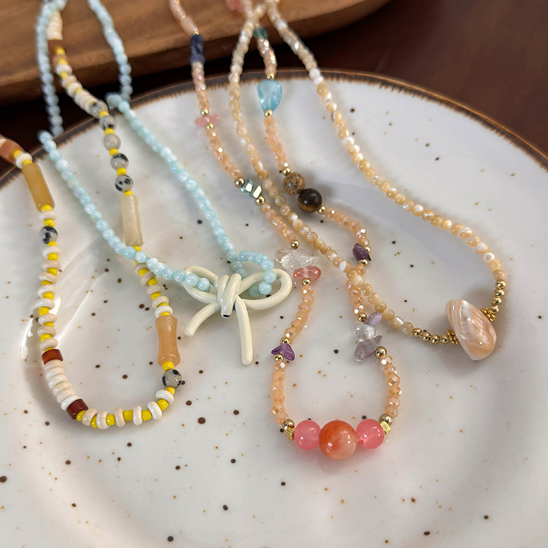 Намисто зі скляних намистин та мушлі