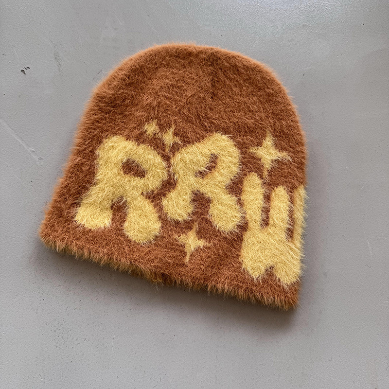 Gorro de Pele Falsa de Visom com Letras