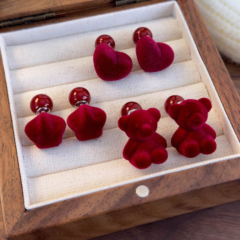 와인 레드 플록 하트 베어 양면 귀걸이