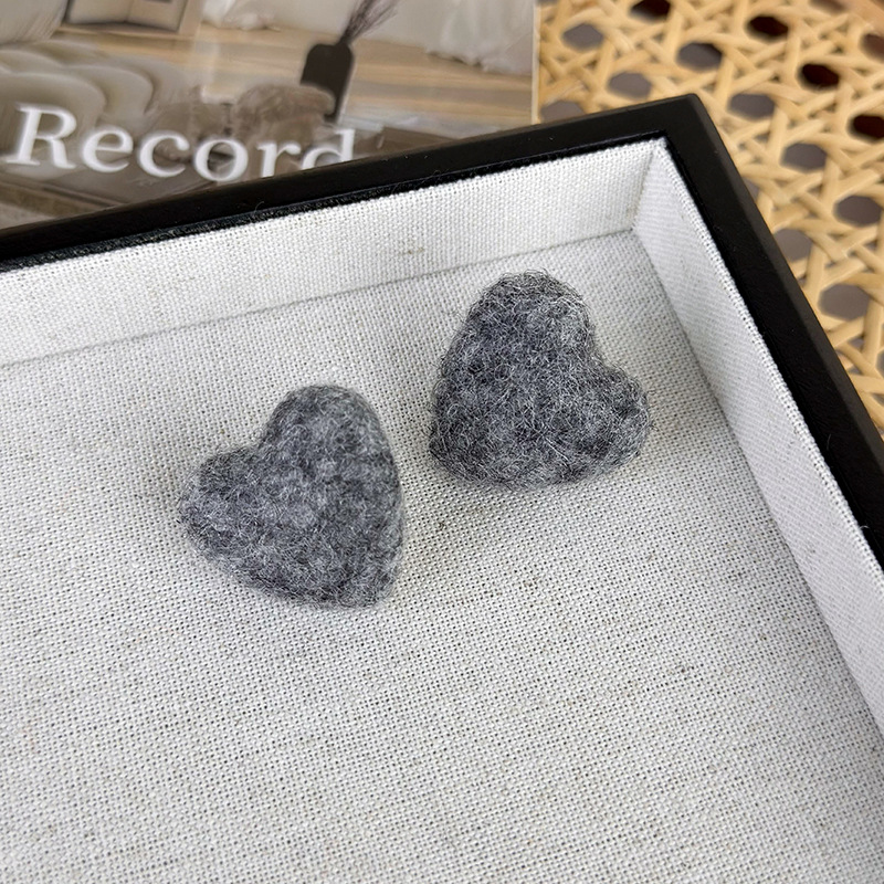 플러시 하트 귀걸이