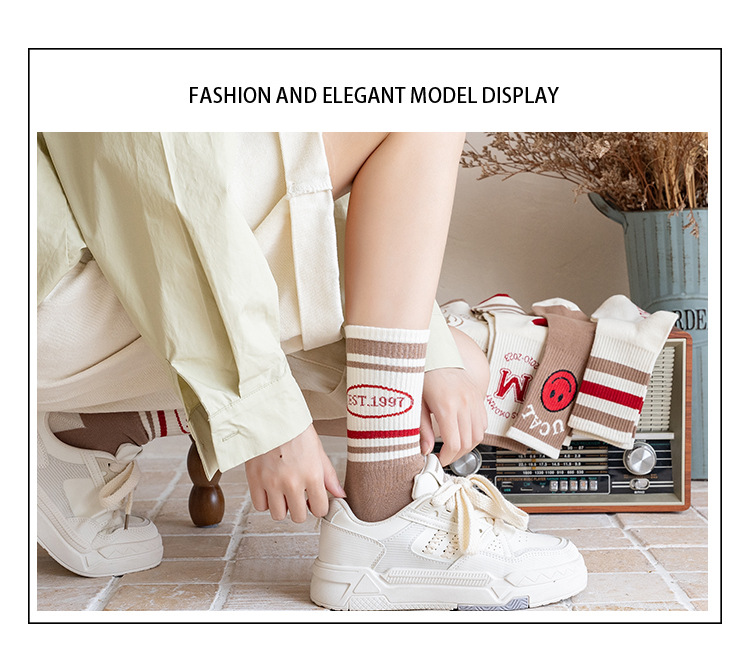 Meias Mid-Calf com Carinhas Sorridentes