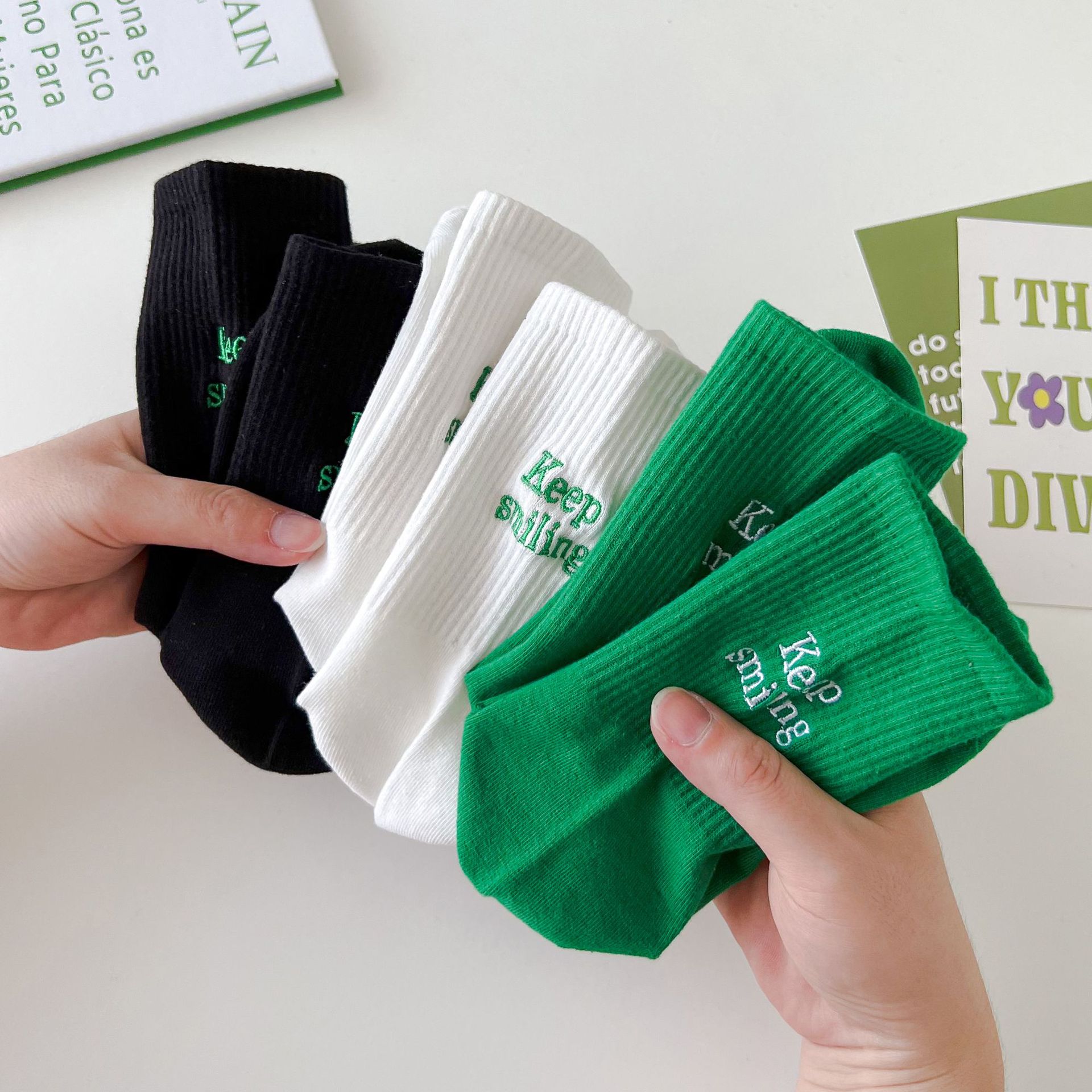 Meias Mid-Calf Bordadas