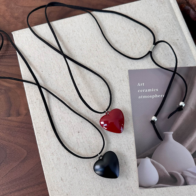 Намисто з Червоним Серцем