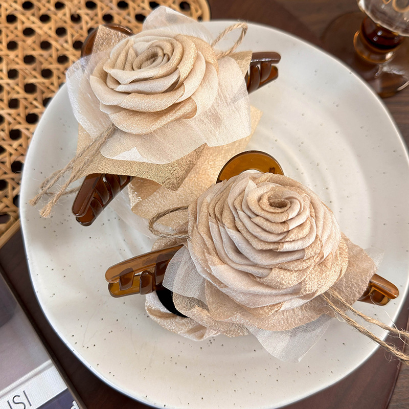 Agra de Păr cu Trandafiri Uscați