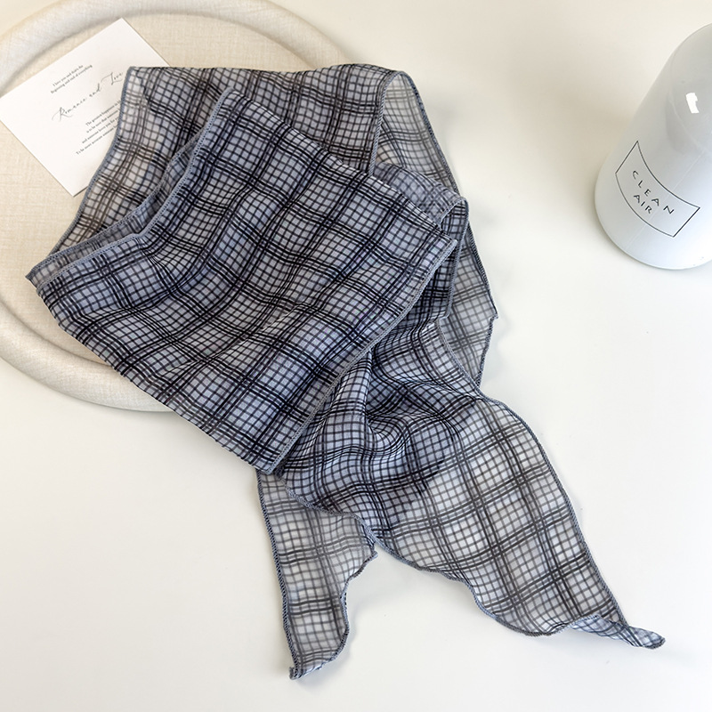 وشاح طويل ضيق منقوش أزرق