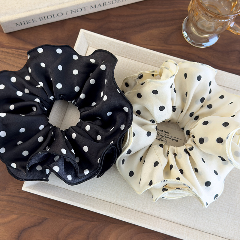 Czterowarstwowa Scrunchie w Kropki