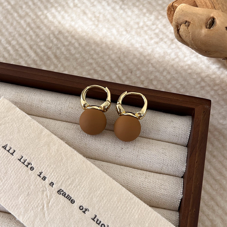 Bông tai vòng bóng mờ