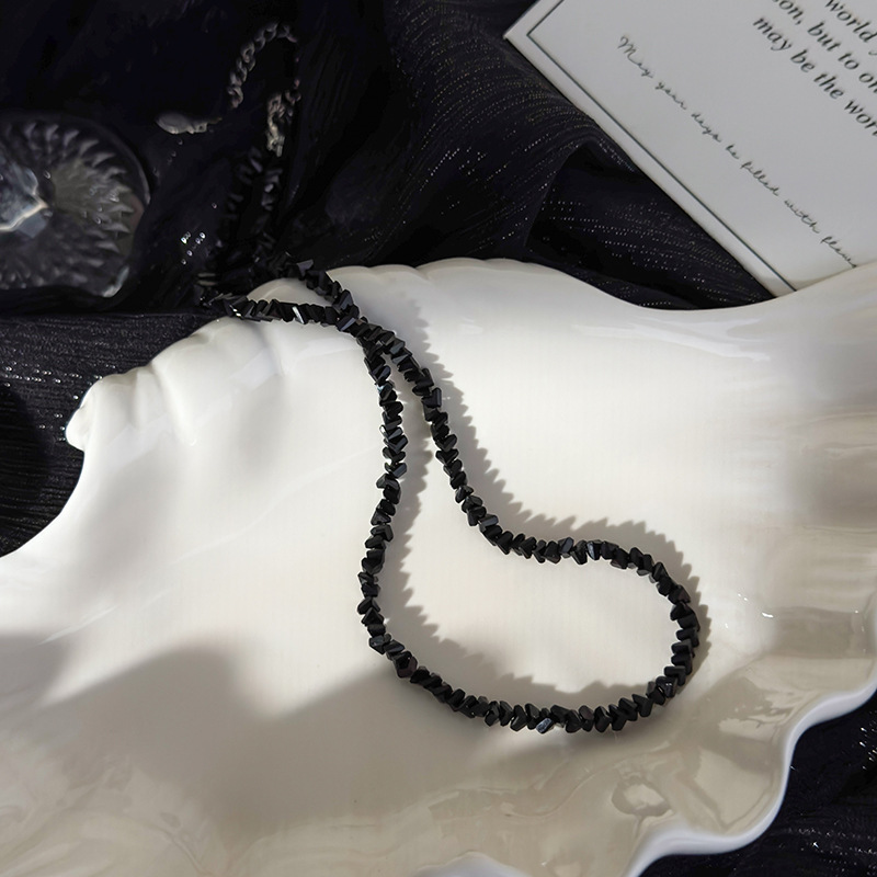 Colar de Cristal Triangular Geométrico