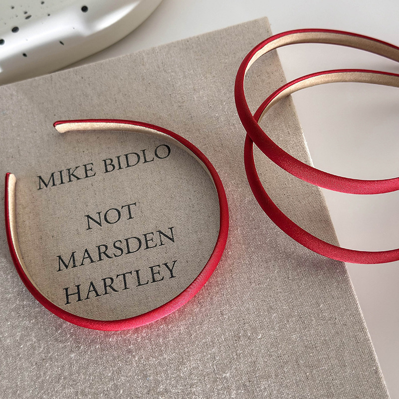 Bandă de Păr cu Margine Subțire Roșie