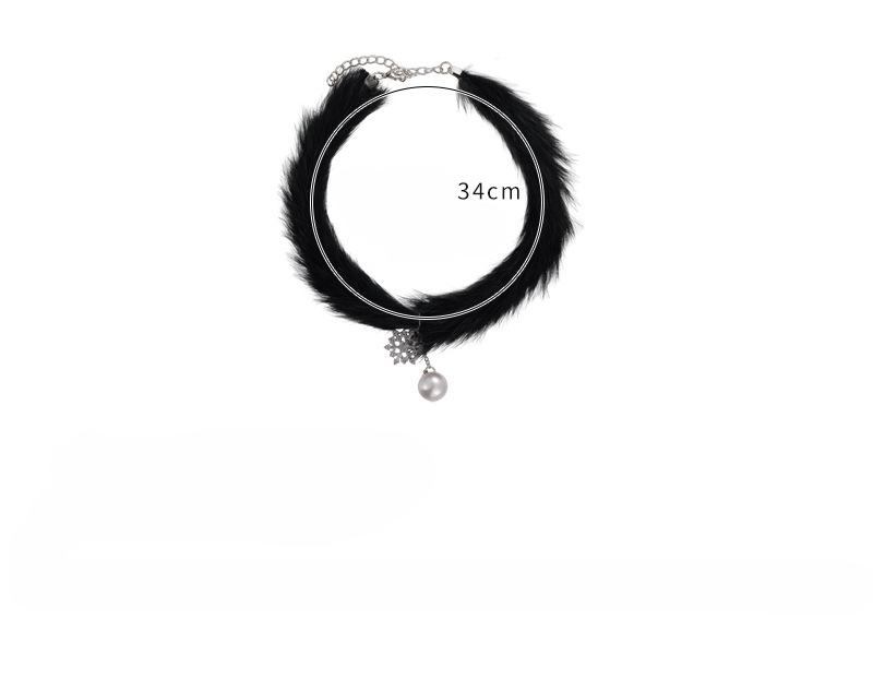 Намисто з лисячим хутром та перлинами