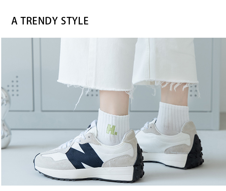 Șosete cu litera H brodată