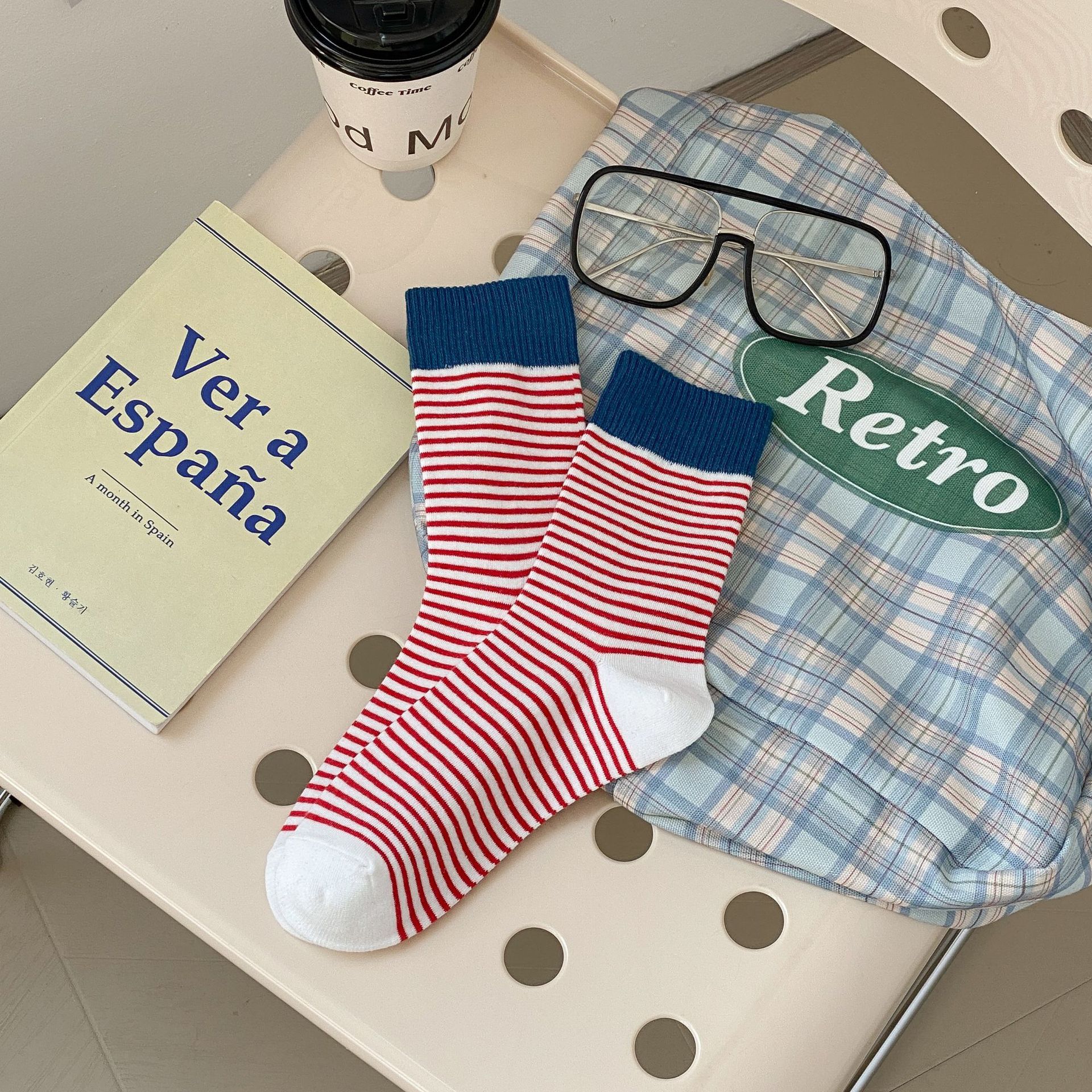 Meias Mid-Calf com Bloco de Cor