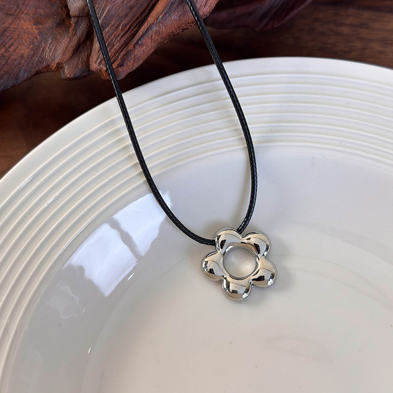 Flower Wax Rope Necklace