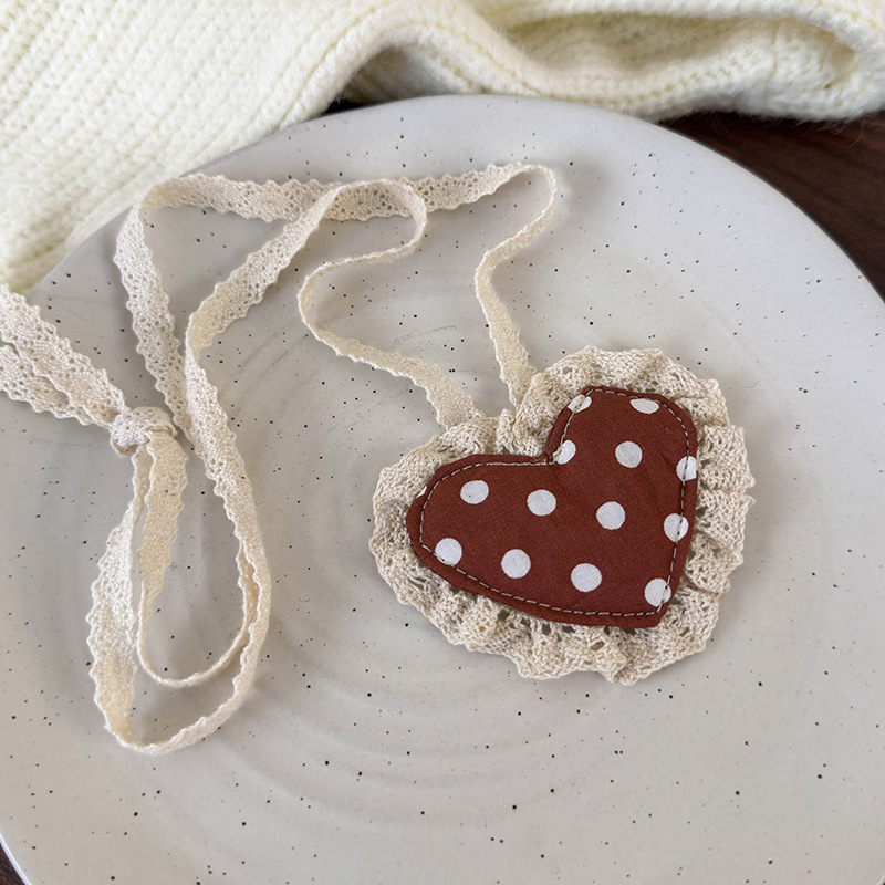 Намисто з кроликом з мультфільму