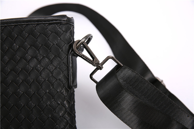 남성 핸드웨븐 크로스바디 백
