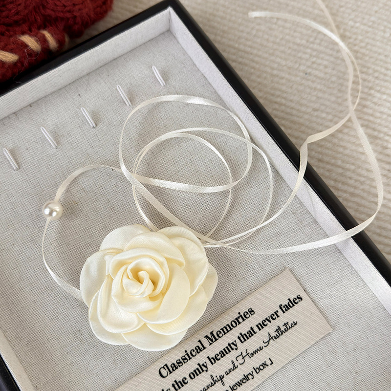 สร้อยคอไข่มุกดอกกุหลาบวินเทจ