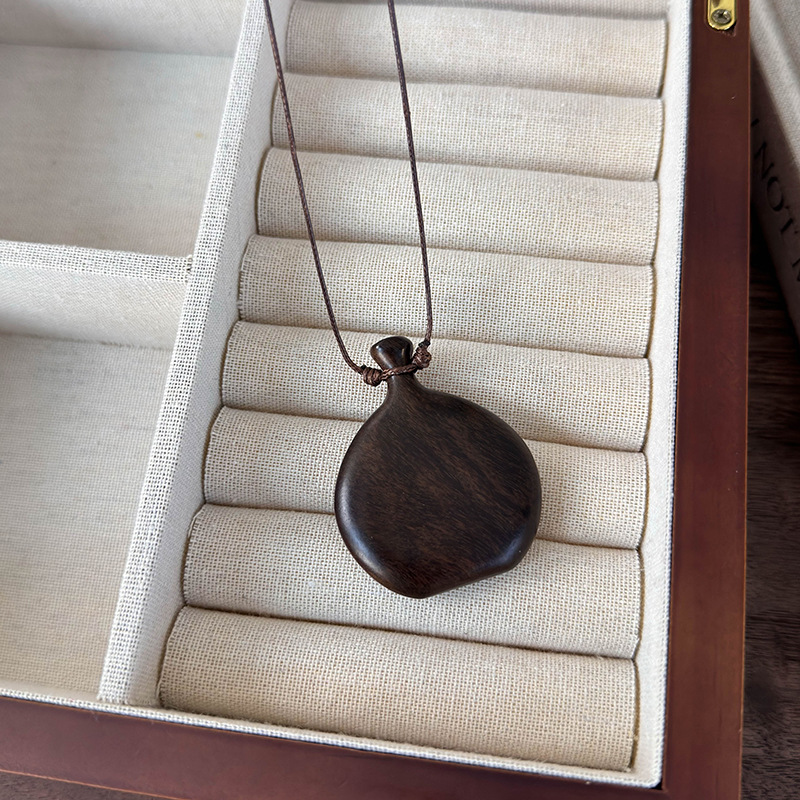 Вінтажний Намисто з Дерев'яним Кулоном Пляшки