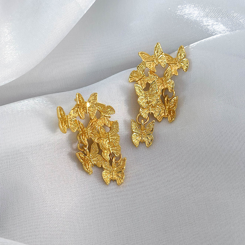 Anting Kupu-Kupu Emas