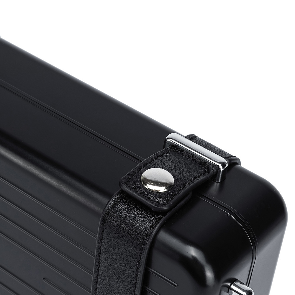 ハードシェルクロスボディバッグ