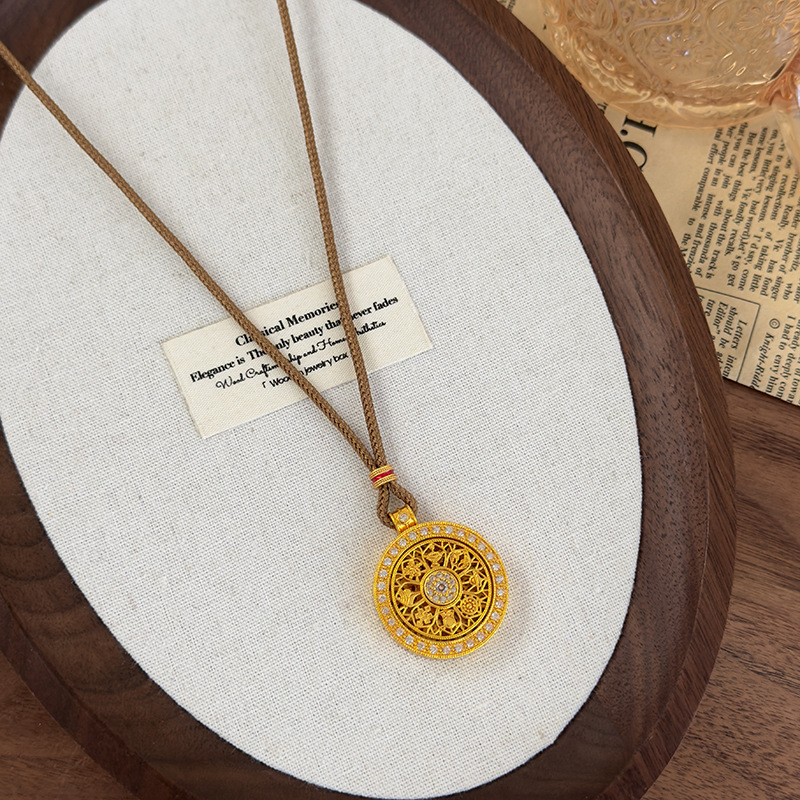 Кулон-компас геометричний