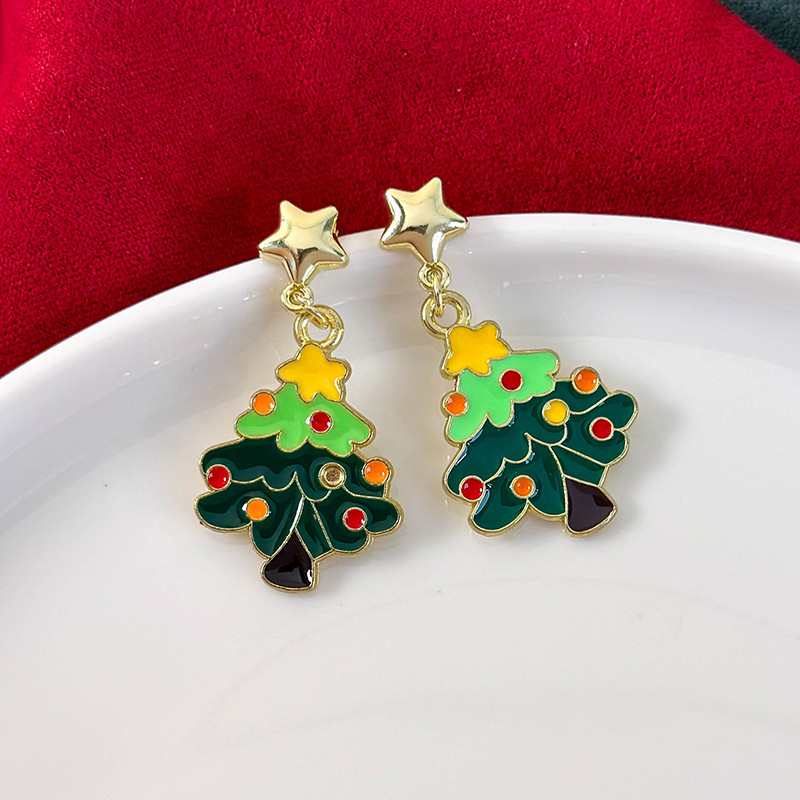 أقراط كريسماس غير متماثلة