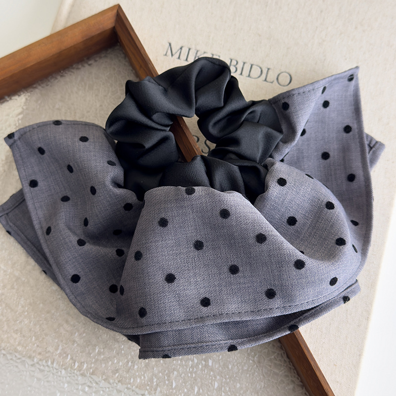 グレー水玉スクランチー