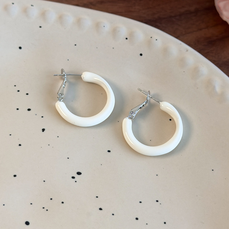 أقراط دائرية هندسية وردية