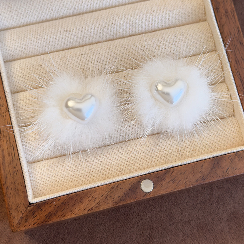 Pendientes de Corazón con Perlas y Piel Sintética