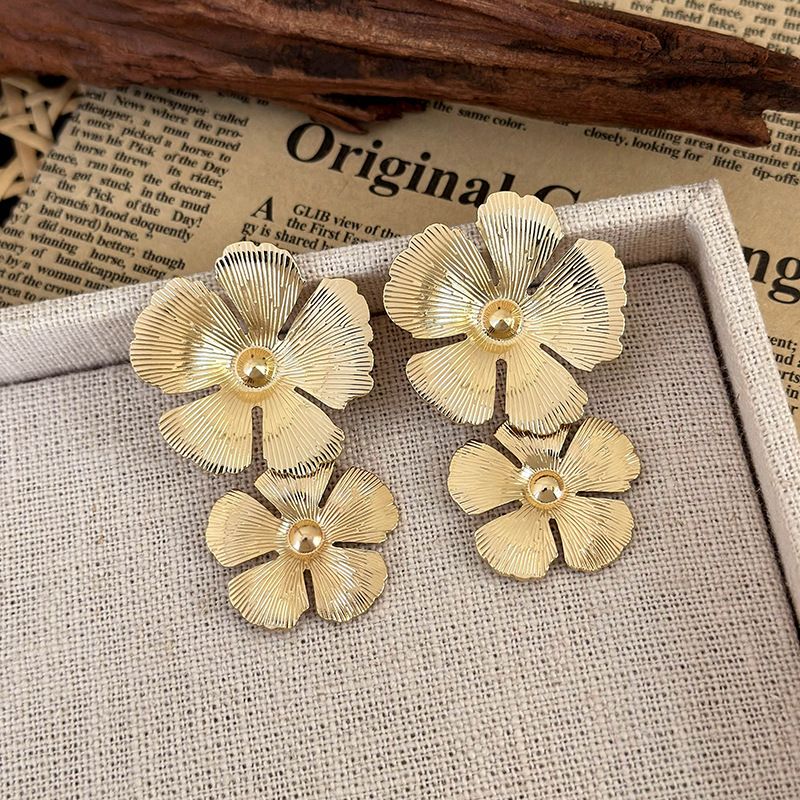 Orecchini a Fiori in Metallo