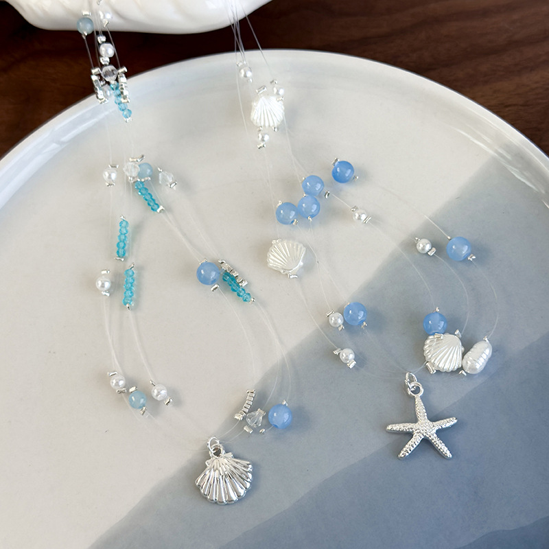 Намисто з блакитними кришталевими намистинами в морській тематиці
