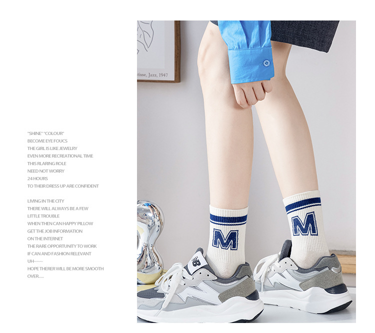 Meias Mid-Calf com Letras