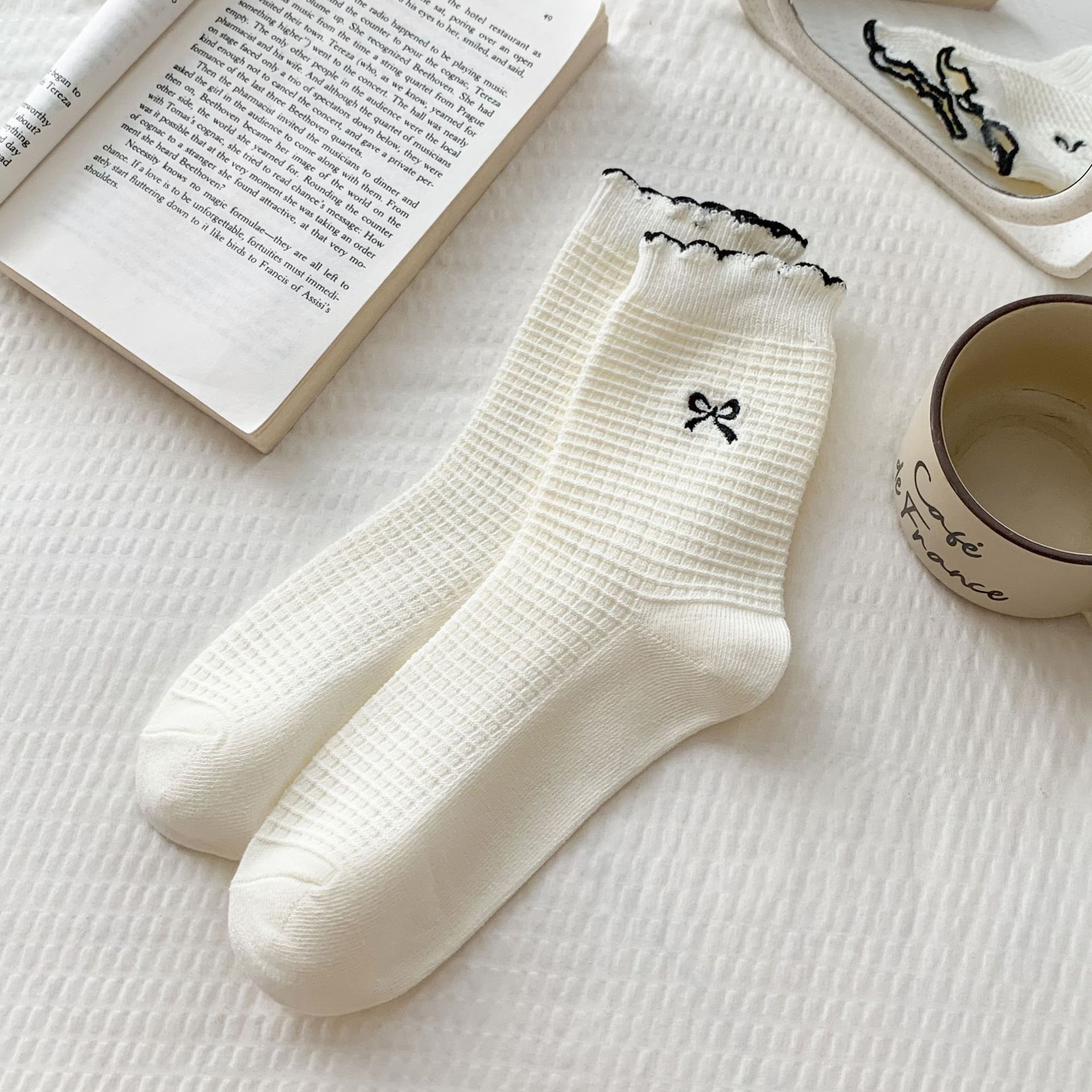 Meias Altas até o Joelho com Bordado de Laço