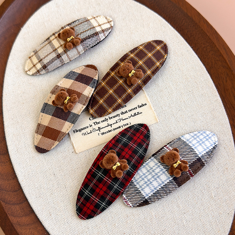 Pin para el Cabello de Osito de Peluche con Cuadros