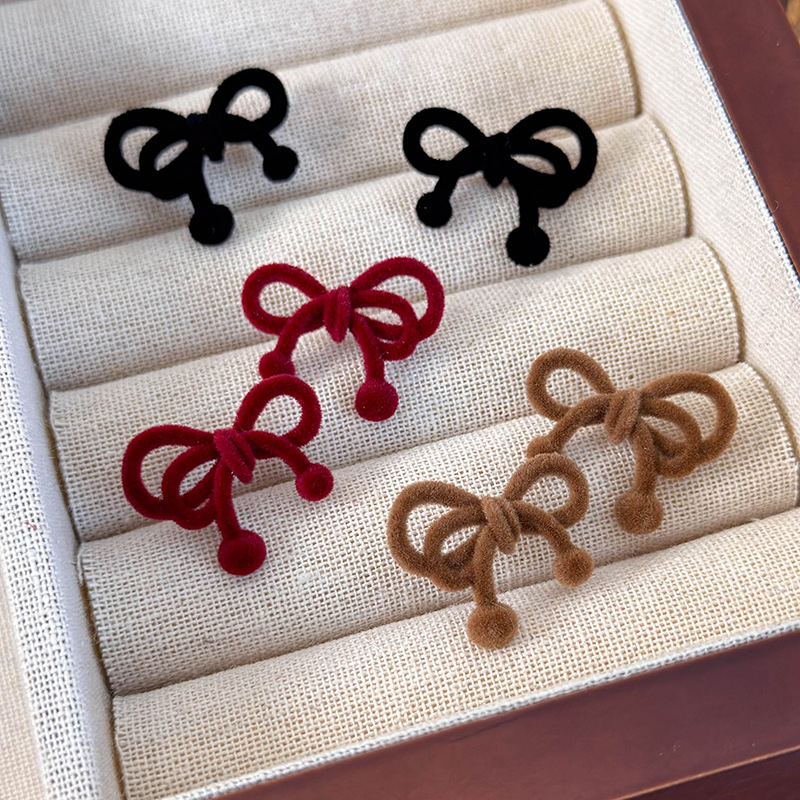 Kolczyki Vintage z Aksamitną Kokardką