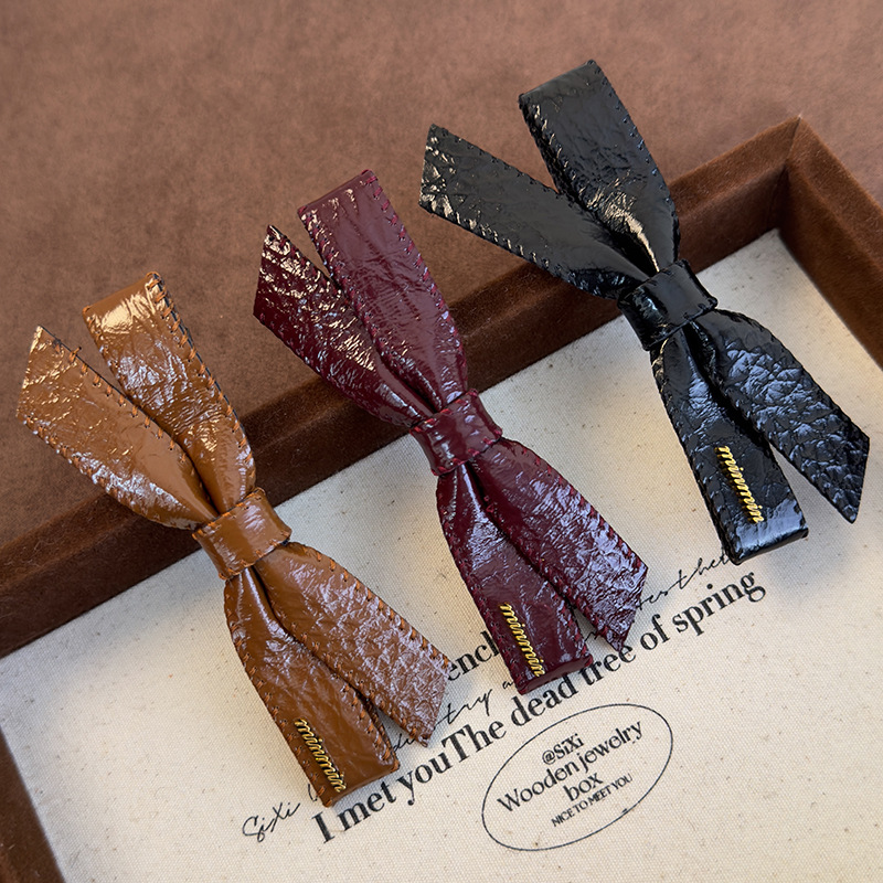 Kožená Spona do Vlasů Kachní Zobák s Mašlí