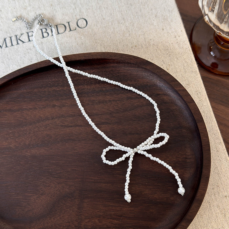 Намисто-чокер з перловою бантом