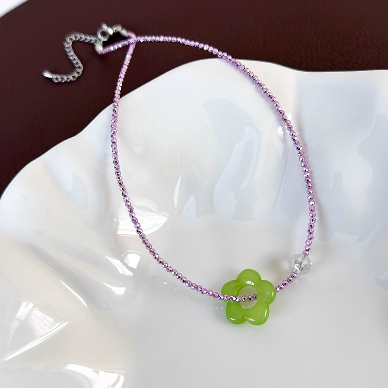 قلادة تشوكر بالخرز والزهور الباستيل