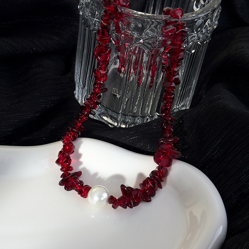 Náhrdelník s Drceným Kamenem a Perleťovými Korálky