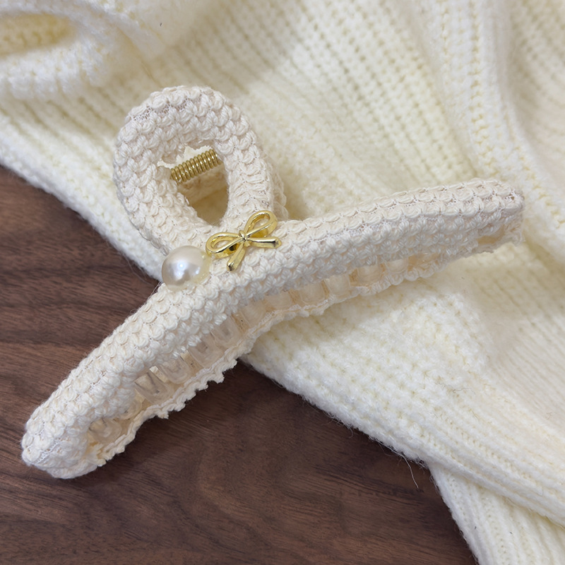 Zapinka do Włosów z Szydełkową Kokardą