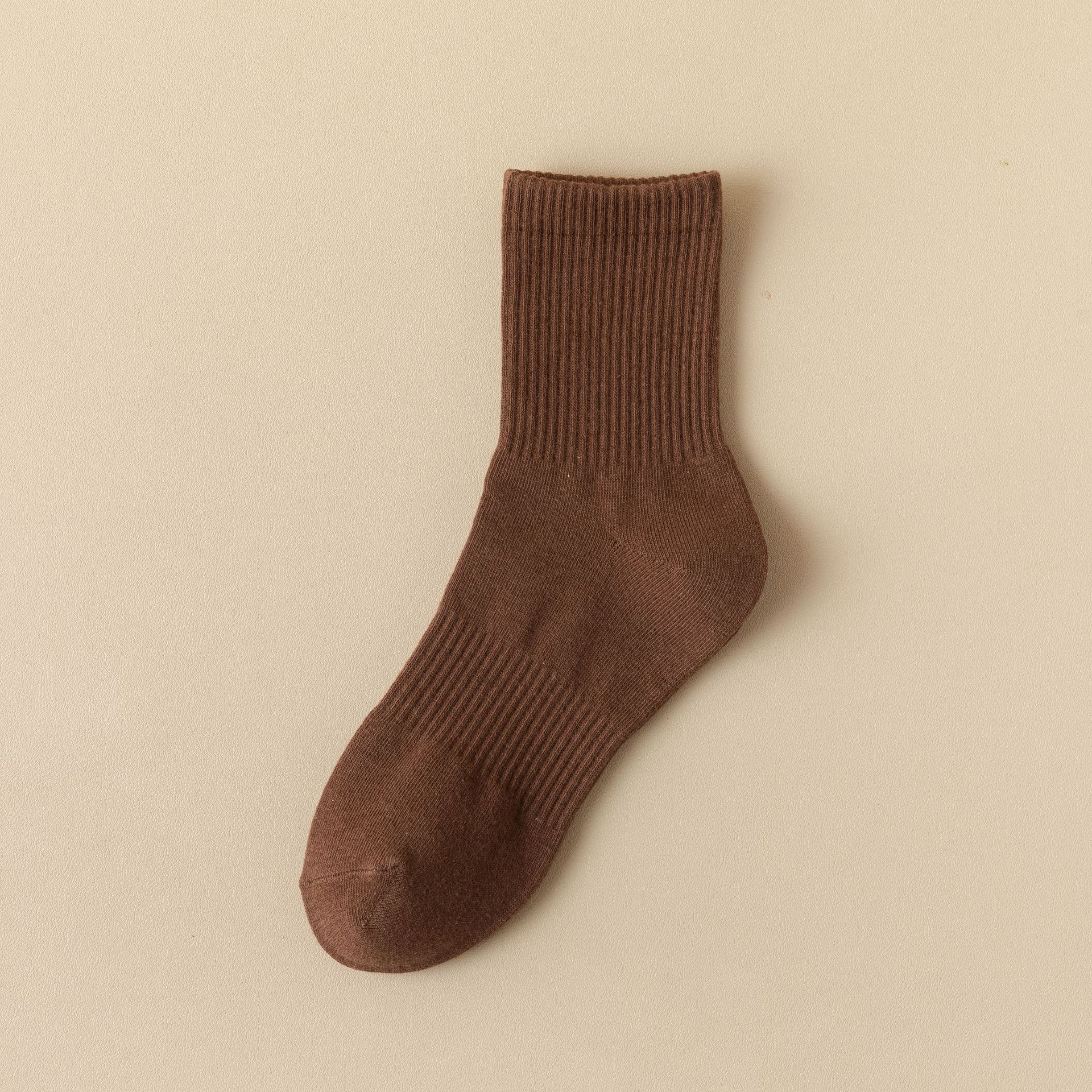 ถุงเท้ากีฬา Mid-Calf สีทึบ