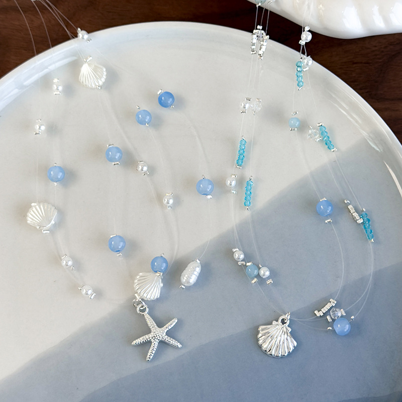Намисто з блакитними кришталевими намистинами в морській тематиці