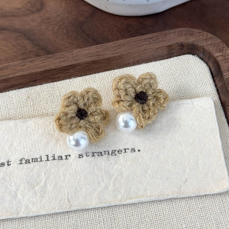 꽃과 펄 니트 귀걸이