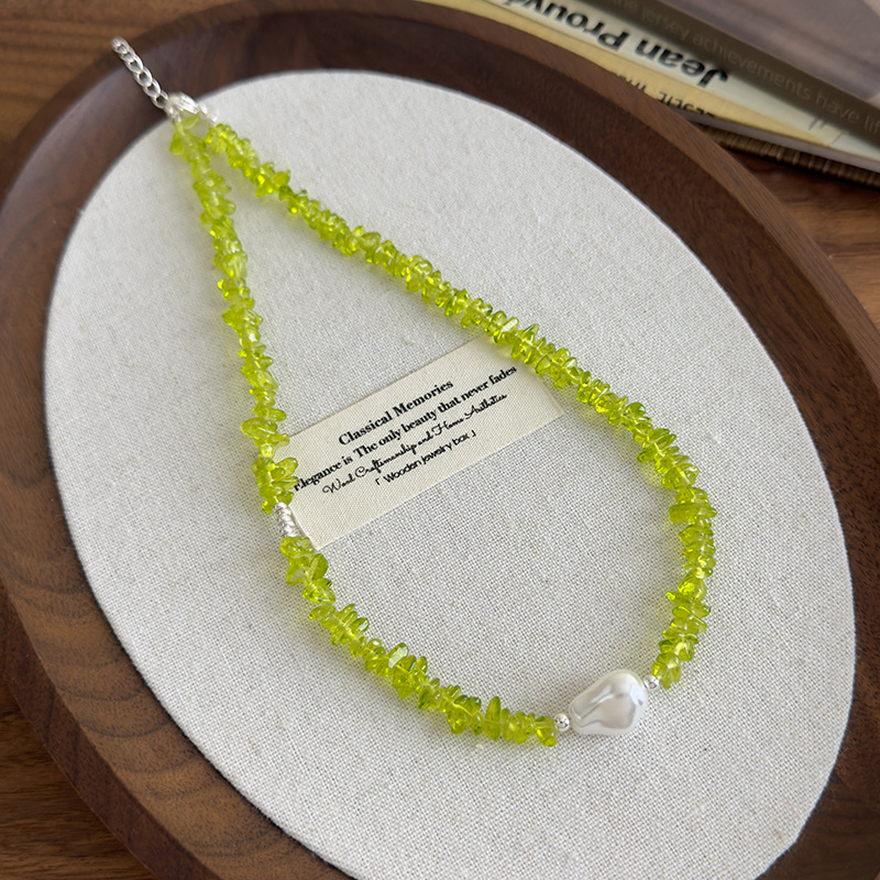 Оливково-зелене кам'яне перлове намисто