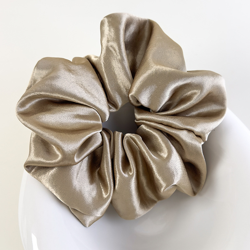 クリームサテンスクランチー