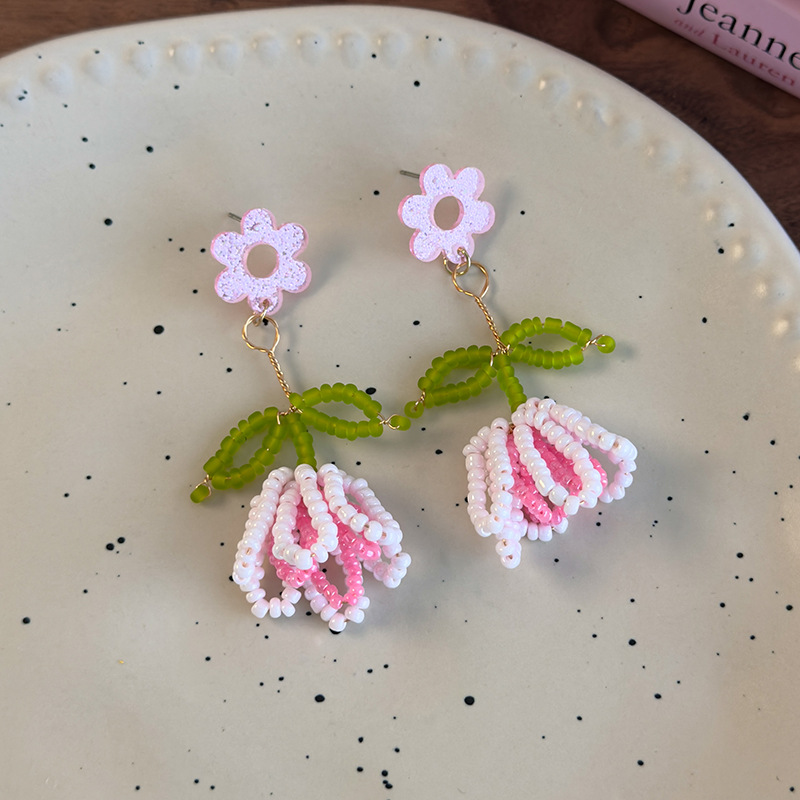 أقراط زهرة التوليب