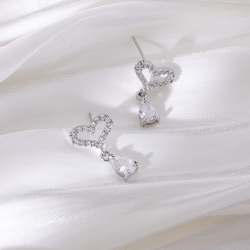 Σκουλαρίκια ζιρκονία καρδιά με φούντες