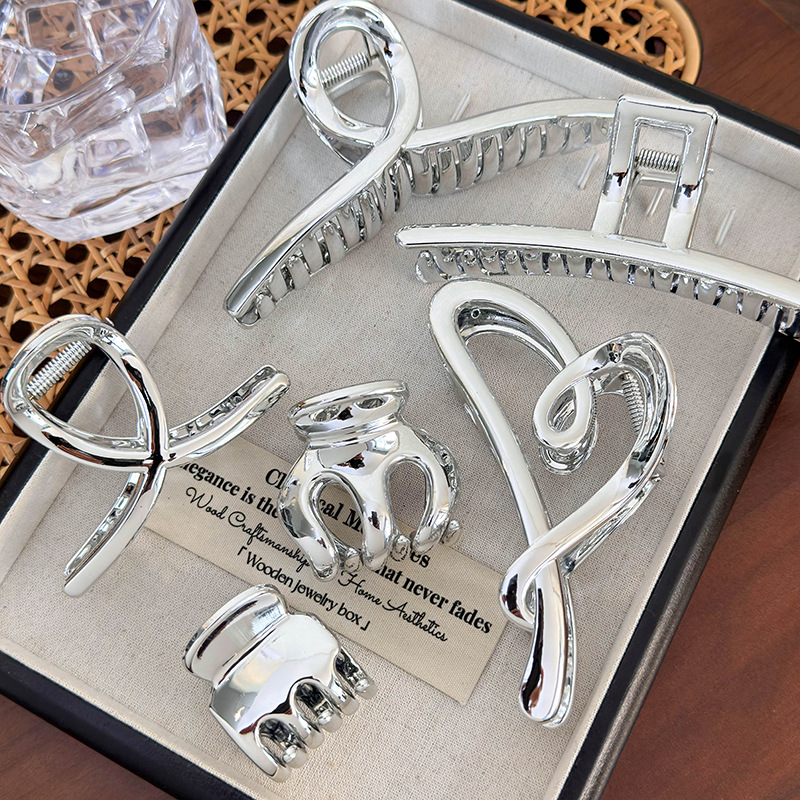 Agravă Metalică Argintie cu Inimă