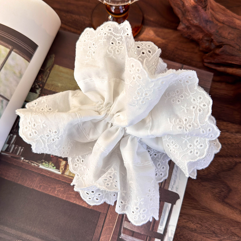 オーバーサイズレーススクランチ