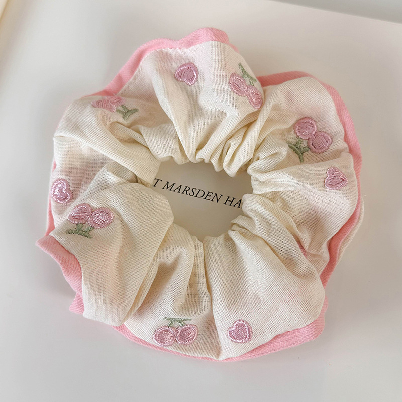 Wyszywana Kokardka i Wiśniowa Gumka