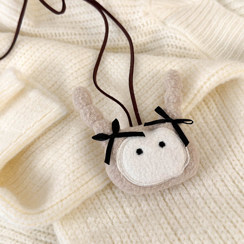 Намисто з кроликом з мультфільму